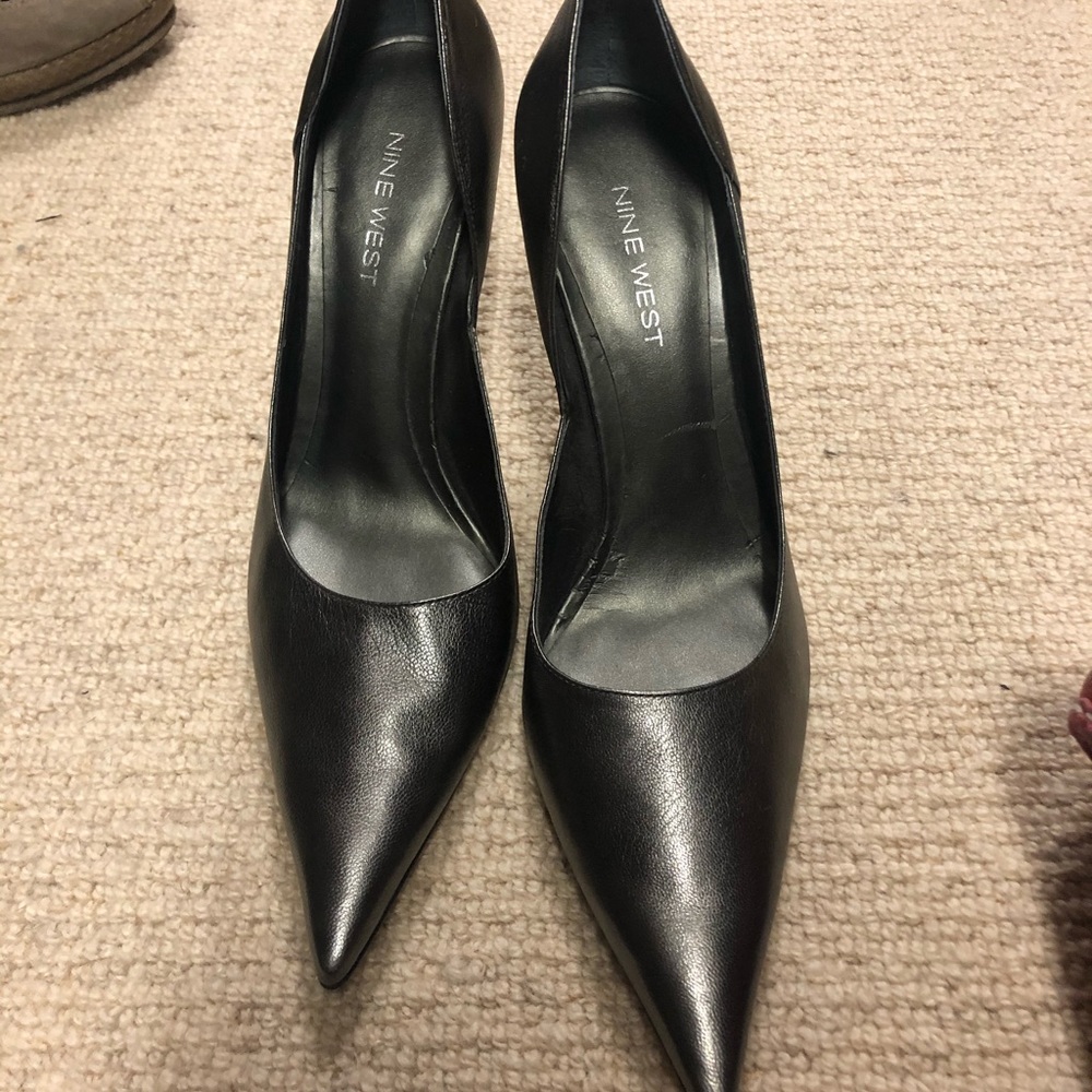 Nine West Metallic Silver pump size 8